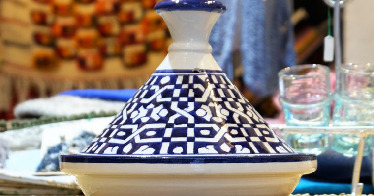 【旅と手しごと】モロッコ・世界一の迷宮都市フェズ：タジン鍋とフェズ刺繍